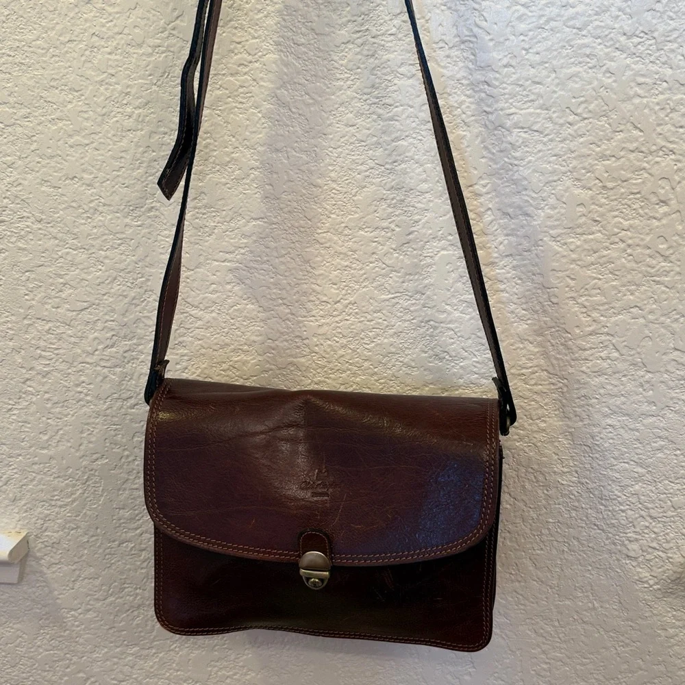 Artisan Craftsmanship, timeless luxury made in Italy Old Angler Firenze bag